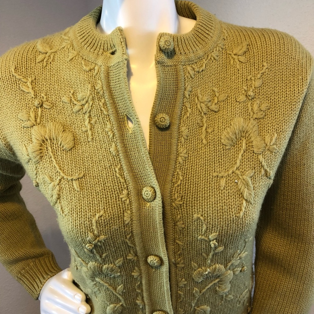 Vintage Crocheted Avocado Green Sweeter - Picture 2 of 6